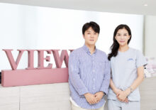 Singer and PD Song Min-jun visited View Plastic Surgery Clinic.
